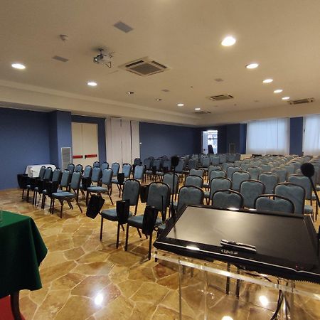 Astra Hotel Ferrara Esterno foto