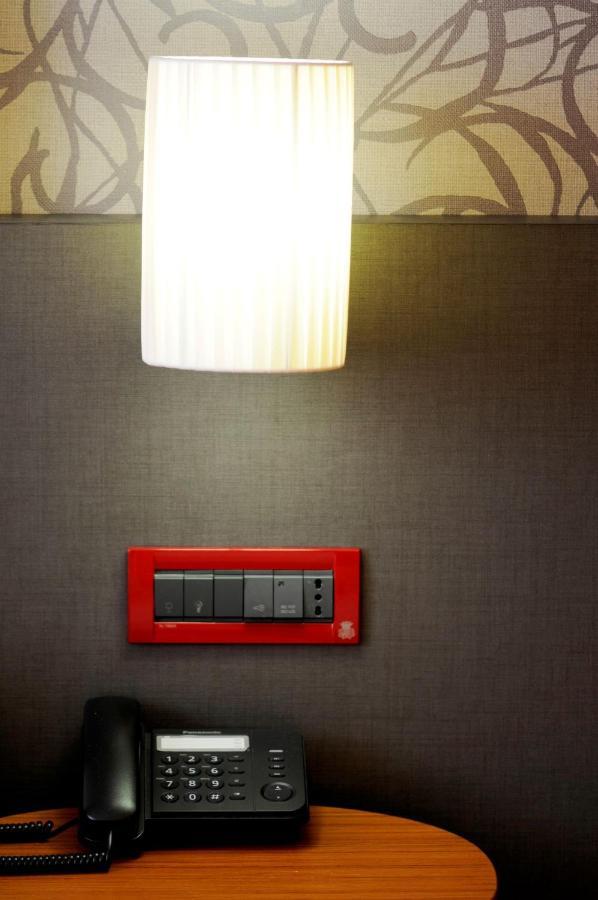 Astra Hotel Ferrara Esterno foto