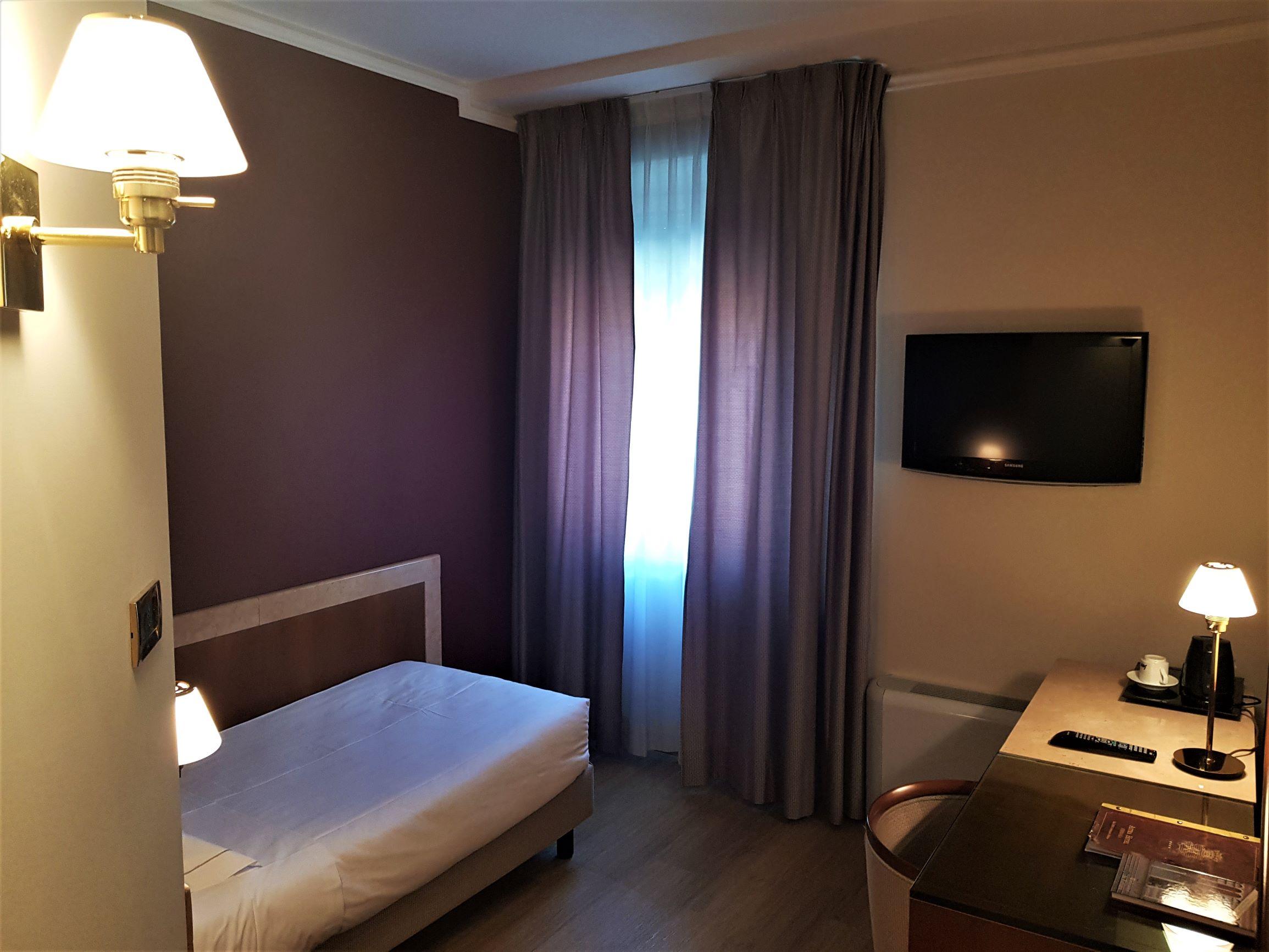 Astra Hotel Ferrara Esterno foto