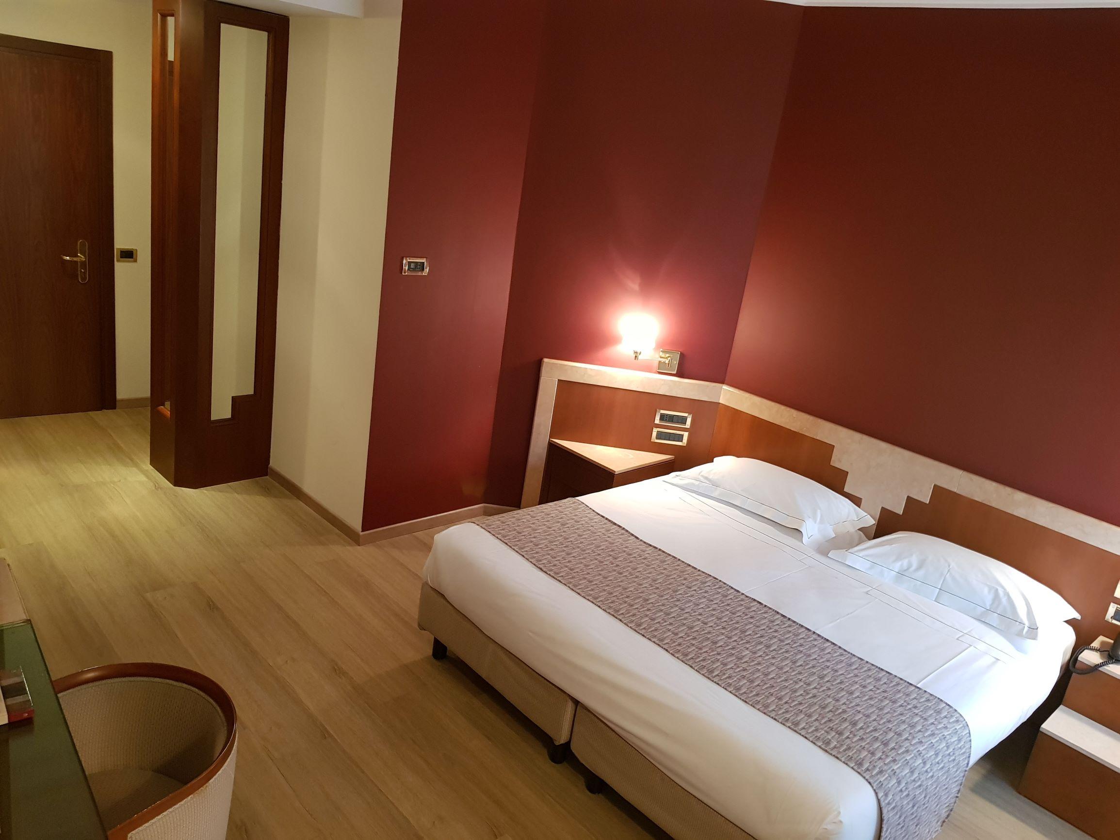 Astra Hotel Ferrara Esterno foto