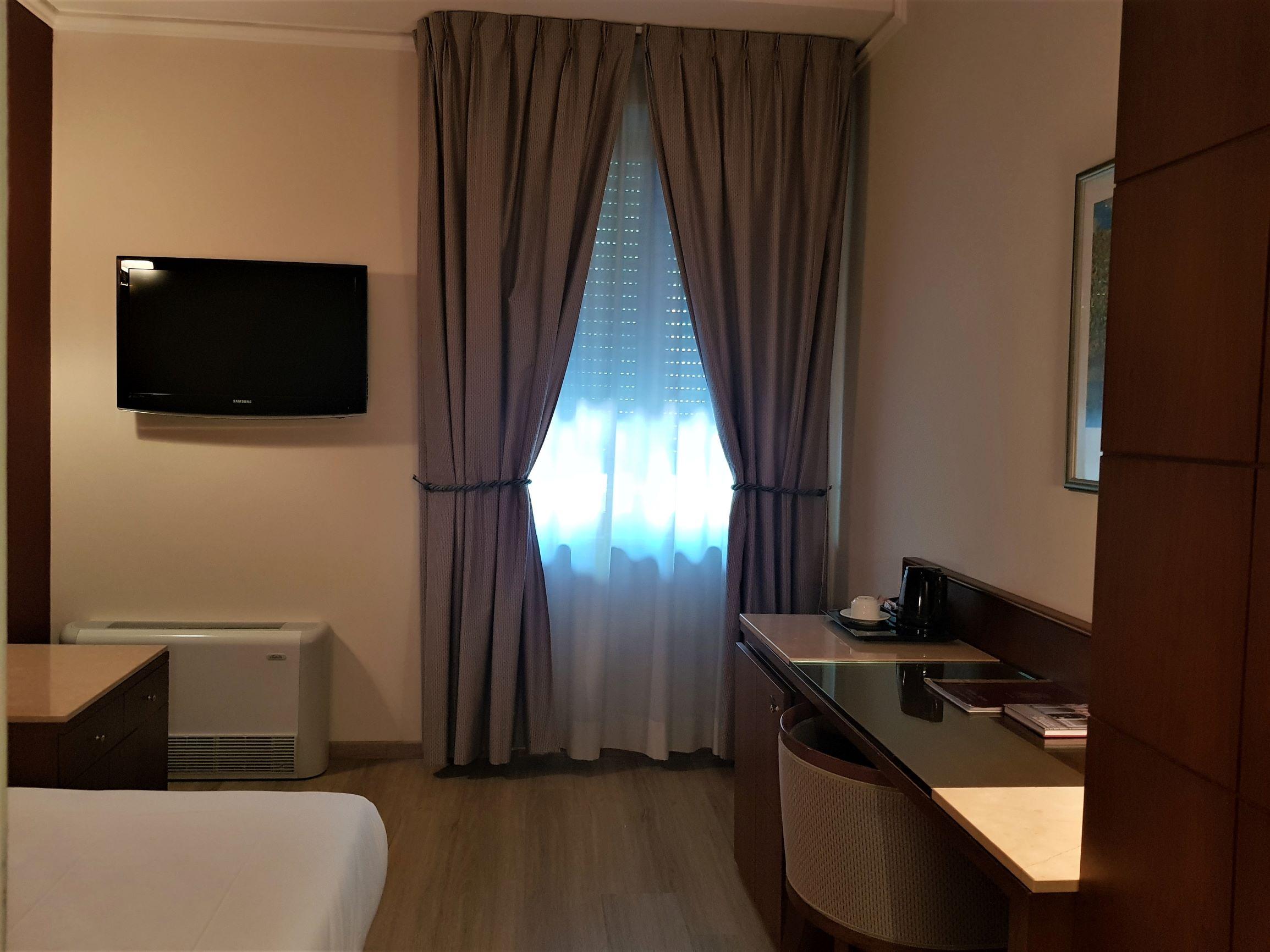 Astra Hotel Ferrara Esterno foto