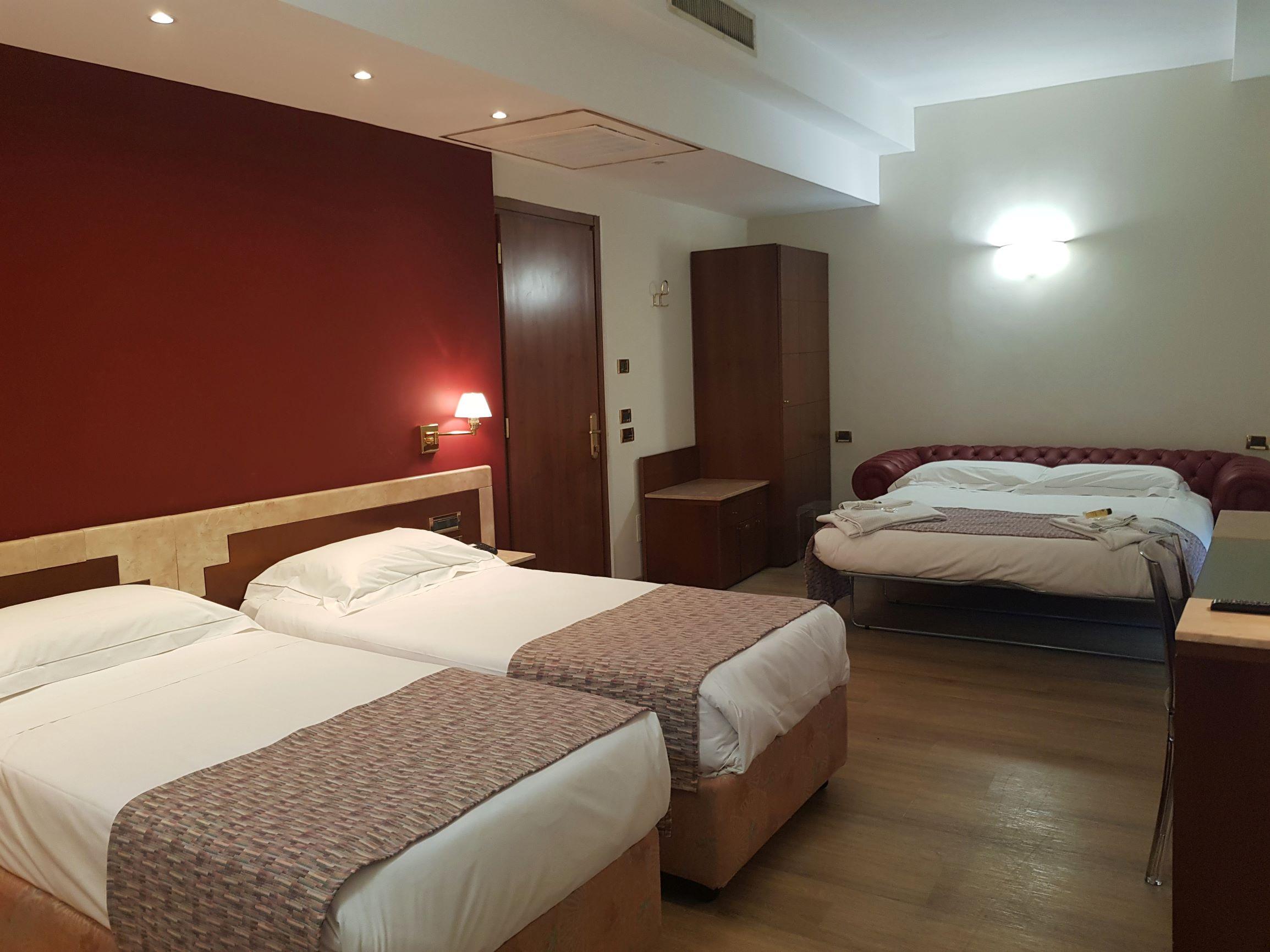 Astra Hotel Ferrara Esterno foto