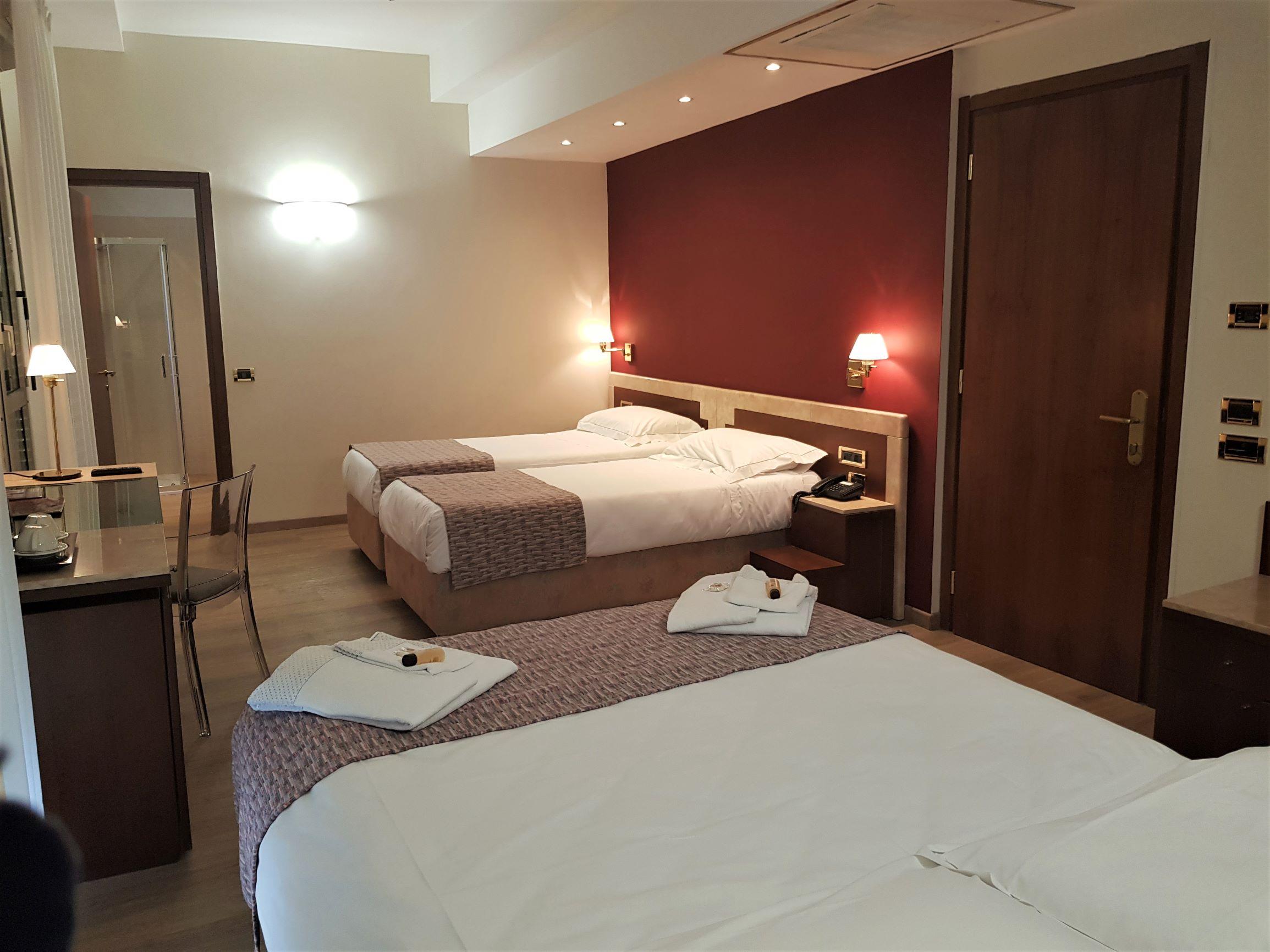 Astra Hotel Ferrara Esterno foto