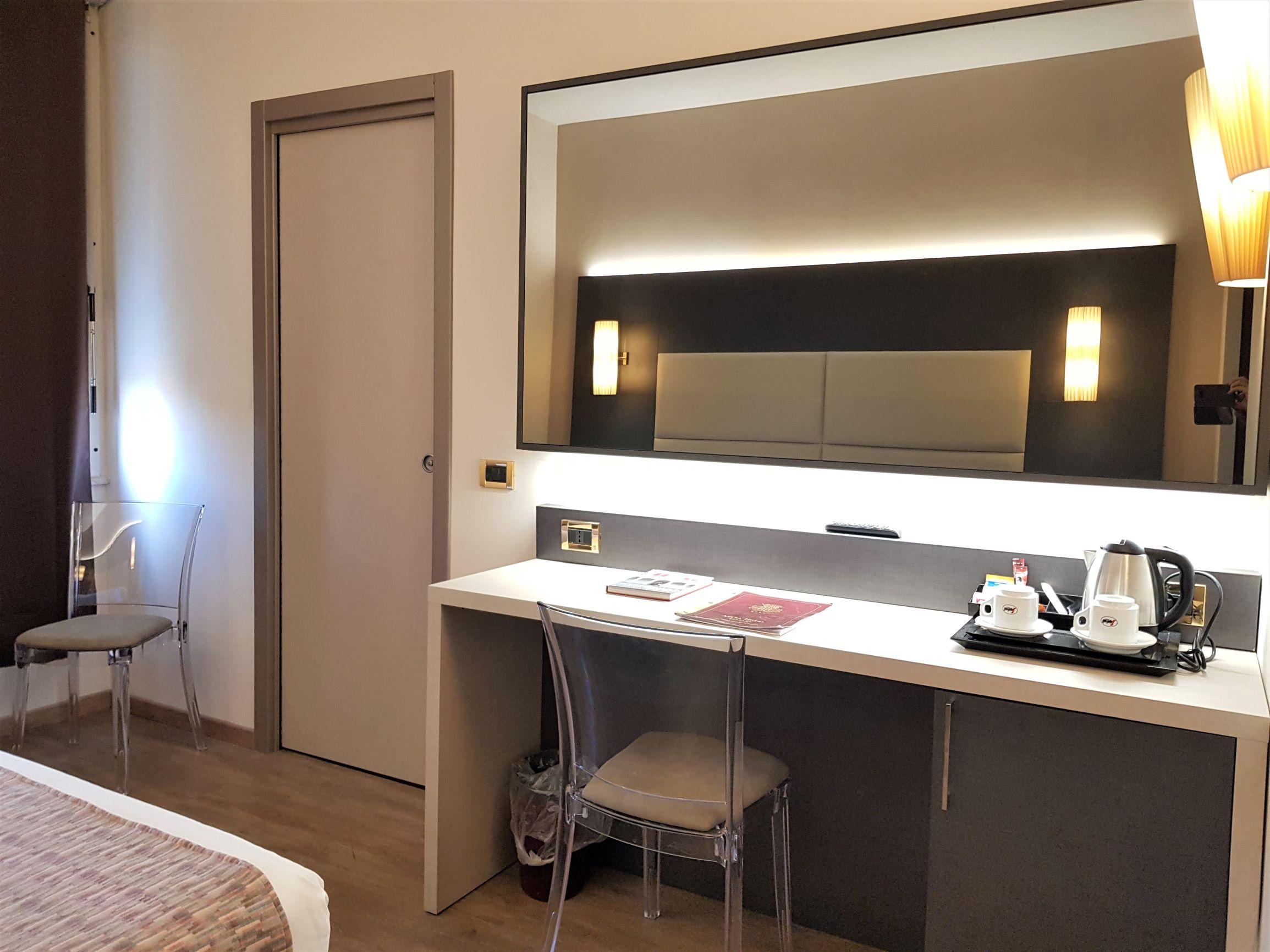 Astra Hotel Ferrara Esterno foto
