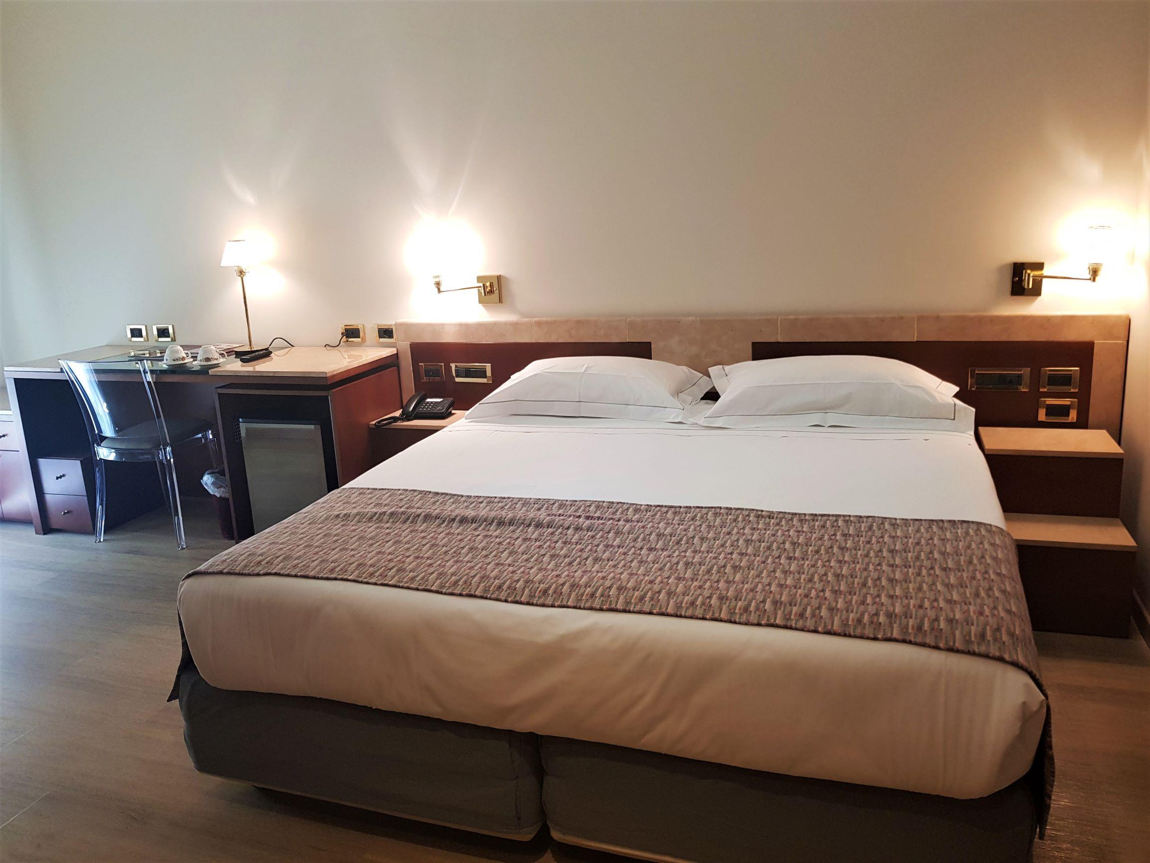 Astra Hotel Ferrara Esterno foto