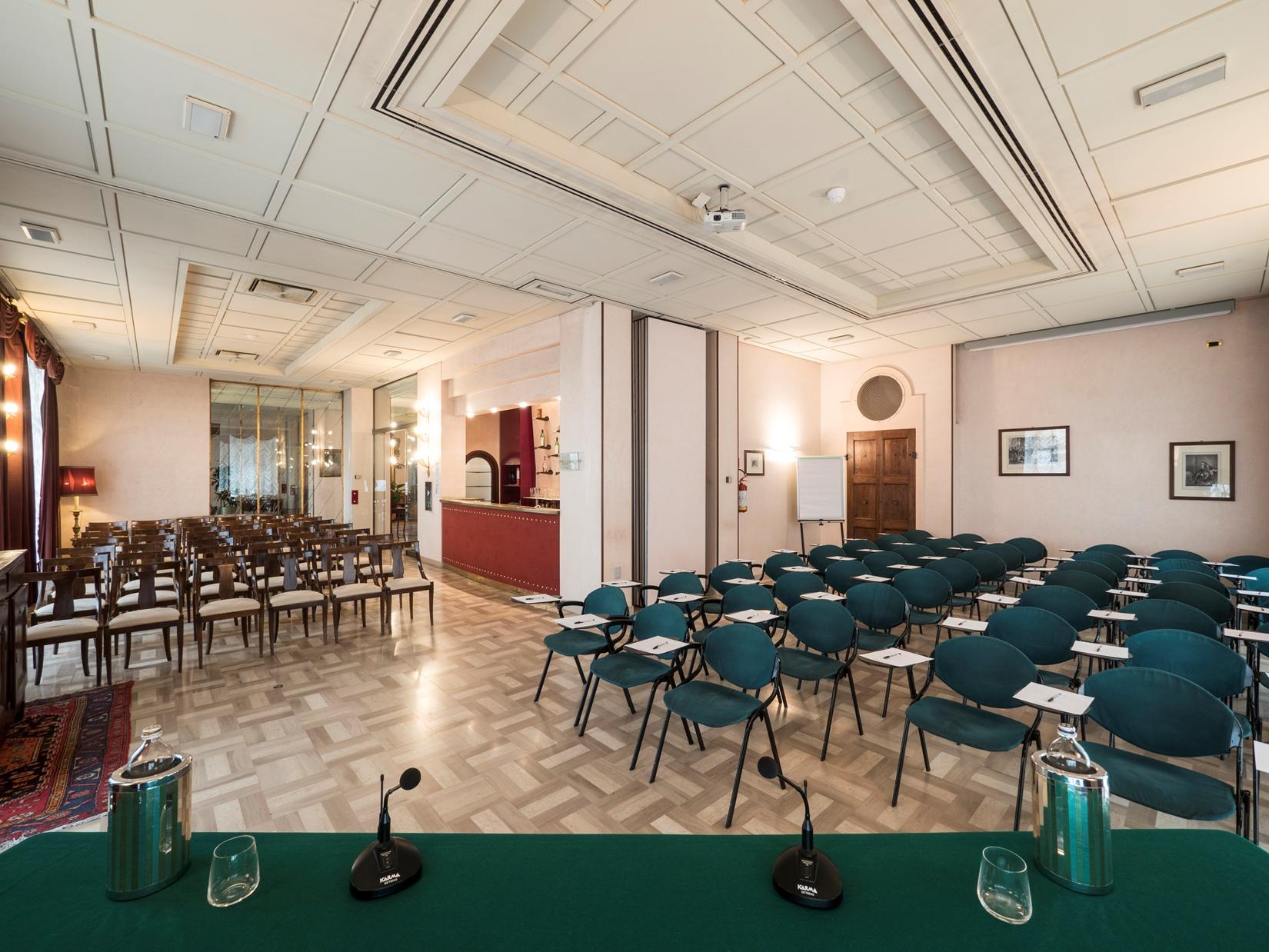 Astra Hotel Ferrara Esterno foto