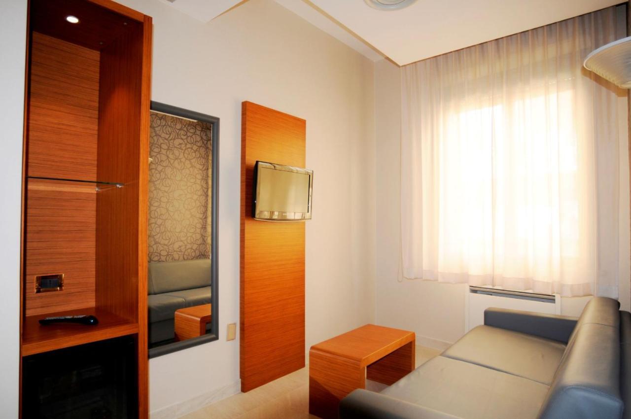 Astra Hotel Ferrara Esterno foto