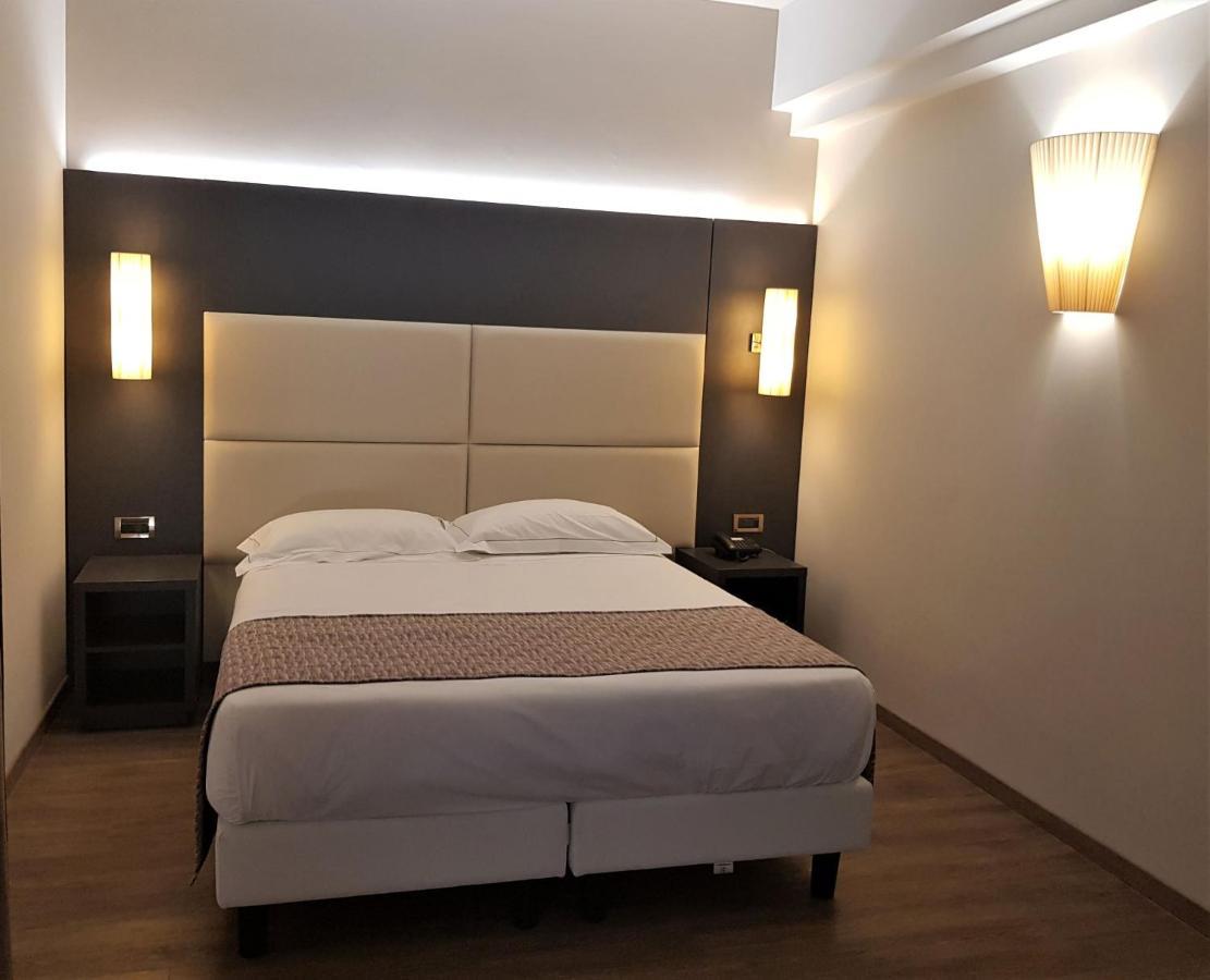 Astra Hotel Ferrara Esterno foto